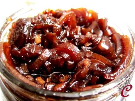 Confettura vanigliata di cipolle di Tropea: il gusto piccante dell'avere carta bianca