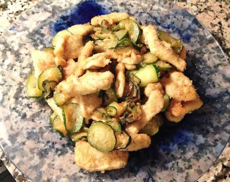 Bocconcini di pollo impanati con zucchine