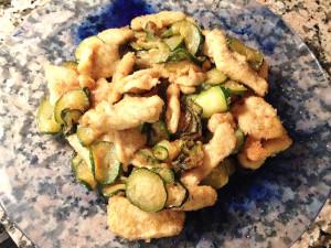 Bocconcini di pollo impanati con zucchine