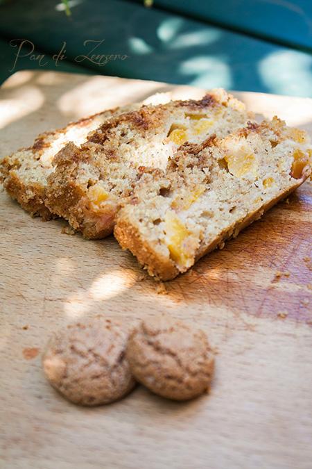 torta pesche mandorle e amaretti