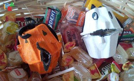 mini-scheletro1 IL BIZZARRO CONTENITORE “SCHELETROSO”