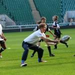 Londra, il Principe Harry gioca a rugby con..delle ragazze06