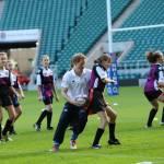 Principe Harry gioca a rugby con…..delle ragazze (foto)