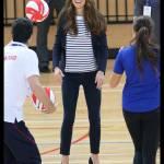 Kate Middleton gioca a pallavolo19