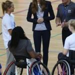 Kate Middleton gioca a pallavolo01