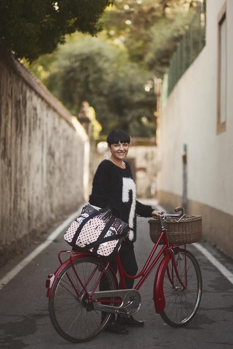 smilingischic, fashion blog, fun is not expensive, question time, bicicletta rossa vintage, dressing for work, come vestirsi per andare al lavoro,   maglia con punto interrogativo, 