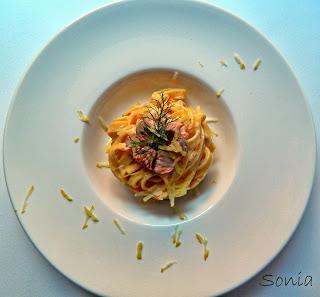 Tagliatelle con salmone e aneto profumate al limone