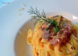 Tagliatelle con salmone e aneto profumate al limone