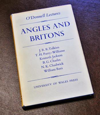 English and Welsh di Tolkien in Angles and Britons, edizione inglese 1963