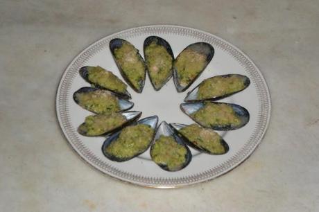 ricetta cozze gratinate pesto zucchine