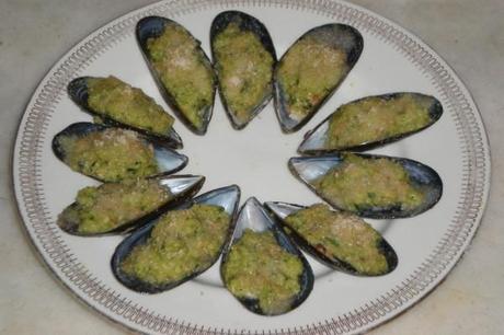 ricetta cozze gratinate pesto zucchine