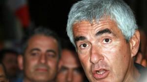 Il giorno dopo le dimissioni di Mario Monti da Scelta Civica, continuano le polemiche tra l'ex premier, Pierferdinando Casini e Mario Mauro. 
