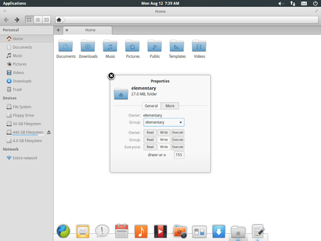 ElementaryOS Luna si presenta con un desktop pulito e una barra superiore che ricorda quella di GNOME-Shell.