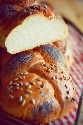 PANE con RICOTTA, SEMI di GIRASOLE e SEMI di PAPAVERO