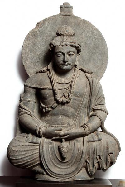 Maitreya, Buddha del futuro, II-III sec.d C. Scisto, regione del Gandhara.