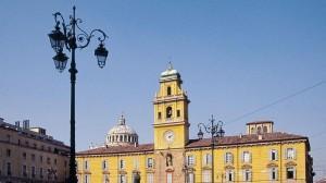 Moschea a Parma. Lega Nord contro Pizzarotti La Lega Nord attacca il sindaco di Parma Pizzarotti per la decisione di concedere gratuitamente terreni comunali alla comunità islamica per la moschea.