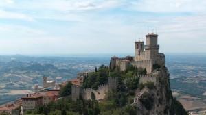 San Marino tiene referendum per entrata Ue A San Marino si tiene oggi un referendum per chiedere l'entrata ufficiale nell'Ue. Molte motivazioni per il no, ma la speranza di un'integrazione economica.