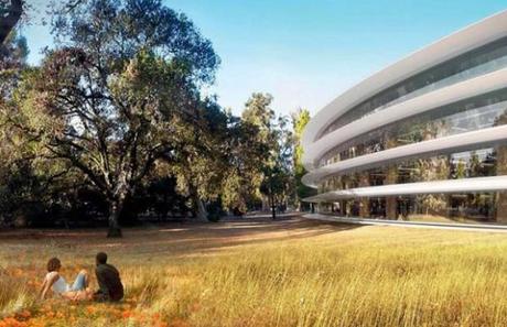 019972 620 HGGKa Apple Cupertino Headquarters Foster Partners 3 600x388 Il nuovo Campus di Apple tanto voluto da Steve Jobs, Lastronave !!!