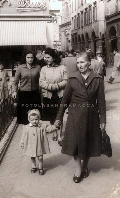 SANDRA , LA NONNA , IL CASTAGNACCIO ...  E NON SOLO