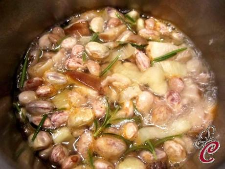 Vellutata autunnale di borlotti e porcini: la sostanza in un piatto dal sapore delicato