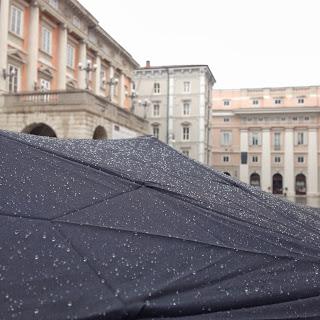 #umbrellasgrill, il tag virale del weekend a Trieste