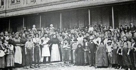 Migranti Italiani in fabbirca a Sao Paolo. Foto: Wikipedia. 