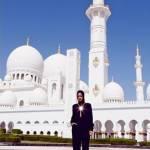 Rihanna espulsa dalla moschea di Abu Dhabi01