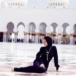 Rihanna espulsa dalla moschea di Abu Dhabi10