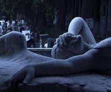 Cimitele Vedova incontra l'amante per rapporto accanto alla tomba del marito