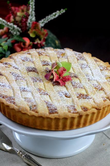 Crostata con kamut e ripieno di miglio e pere