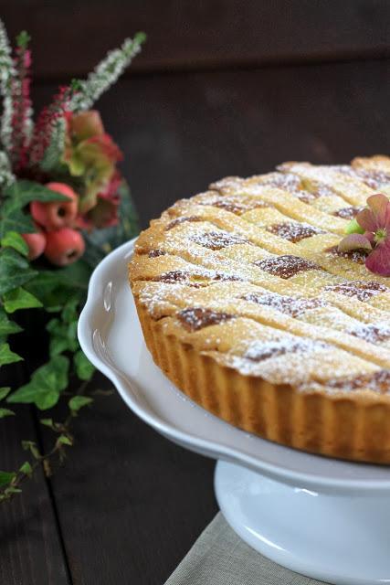 Crostata con kamut e ripieno di miglio e pere