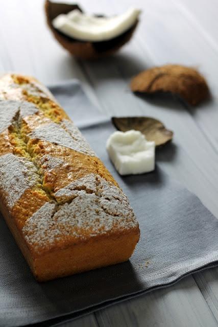 Plum cake con cocco e pistacchi