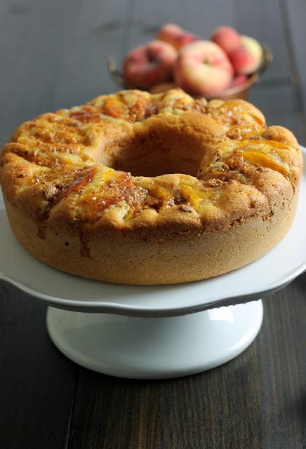 Ciambella alle pesche