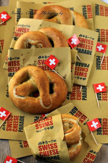 Pretzel ripieni di Sbrinz e Gruyere per la #SwissCheeseParade!