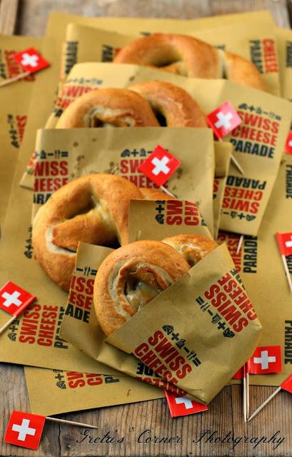 Pretzel ripieni di Sbrinz e Gruyere per la #SwissCheeseParade!