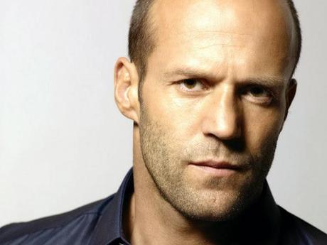 Jason Statham: Anche se siamo abituati a vederlo menar le mani, sferrare calci e uccidere, Jason Statham è pronto a mostrarci il suo lato più ironico