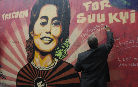 Un murales per la libertà di Aung San Suu Kyi (wiseattention.org)