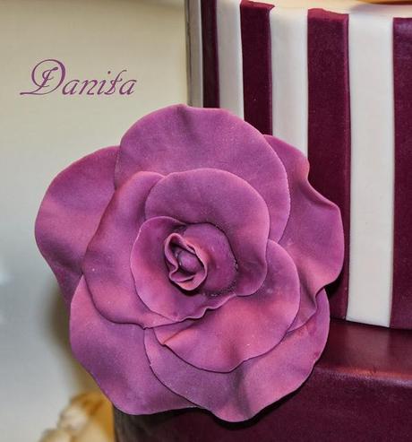 Torta petal ruffles per 18 anni