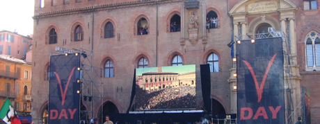 Grillo lancia il terzo V-Day a Genova: “Possono fermarci solo con i carri armati”