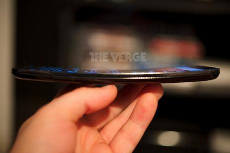 gflex1 verge super wide Prime immagini reali e video del nuovo LG G Flex con display curvo!