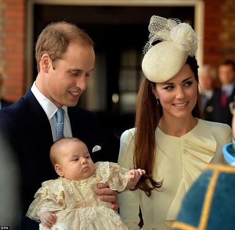 FASHION ICON | Kate Middleton in Alexander McQueen al battesimo del piccolo George