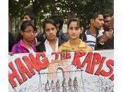 India, ragazza 13enne violentata bruciata viva