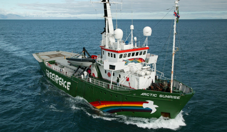 La nave di Greenpeace 