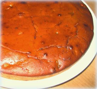 TORTA CON FARINA DI CASTAGNE, MELE, CIOCCOLATO E UVETTA