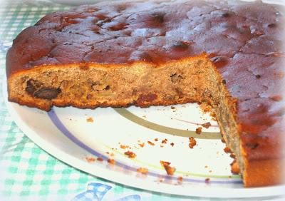 TORTA CON FARINA DI CASTAGNE, MELE, CIOCCOLATO E UVETTA