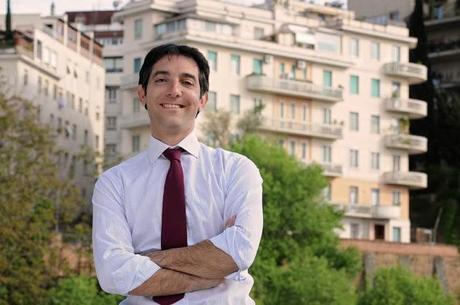 Aiutateci. Tutti a scrivere una mail a Giuseppe Gerace presidente del II Municipio. Le strade di Roma non sono autorimesse a cielo aperto. Men che meno Viale Libia