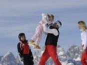 NEWS. DOLOMITI.IT: idee preziose Natale nelle Dolomiti. sguardo presepe scolpito mano grande mondo, gite sulla slitta Babbo sorprese neve.