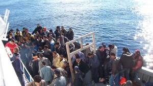 Altri 800 migranti sono stati soccorsi nel Canale di Sicilia, mentre i centri di accoglienza stanno letteralmente scoppiando per l'affluenza.