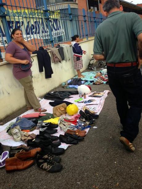 Ricordatevi che l'atroce mercato del rubato di Centocelle e tutti gli altri mercati del rubato a Roma esistono perché qualcuno (italiano) compra