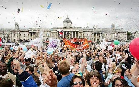 Londra persone in festa